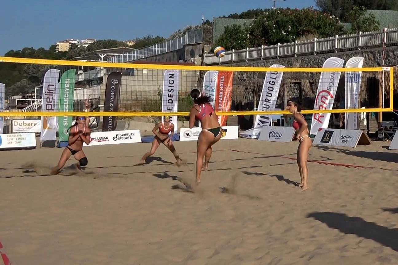 Şile Ayazma Plajı’nda 3. Marin Beach Voleybol coşkusu