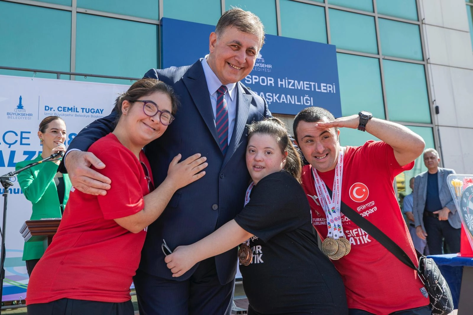 Engelleri aşarak İzmir'e gurur yaşattılar!