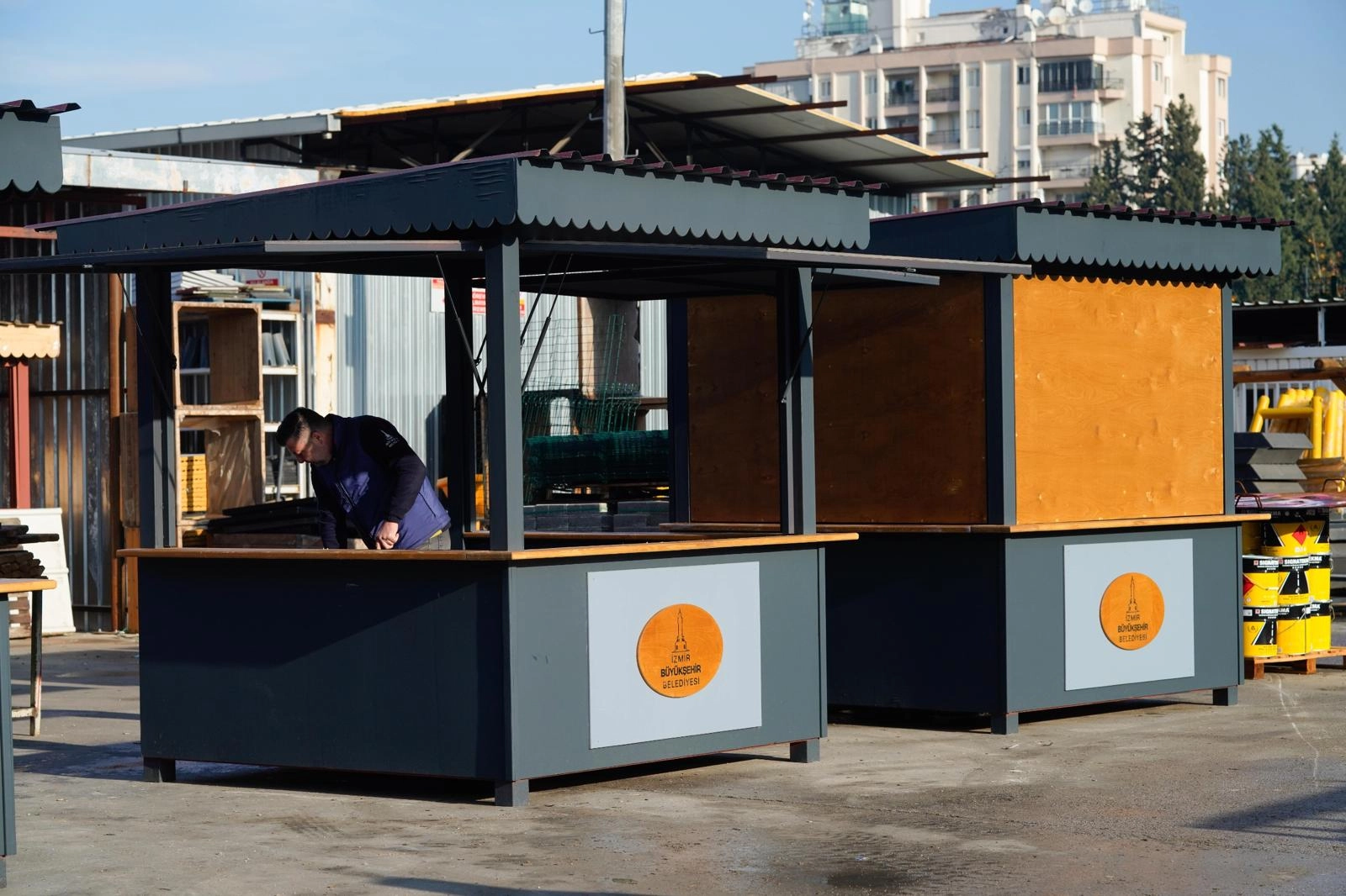 İzmir Karşıyaka'da mısır ve kestane tezgâhları yenilendi