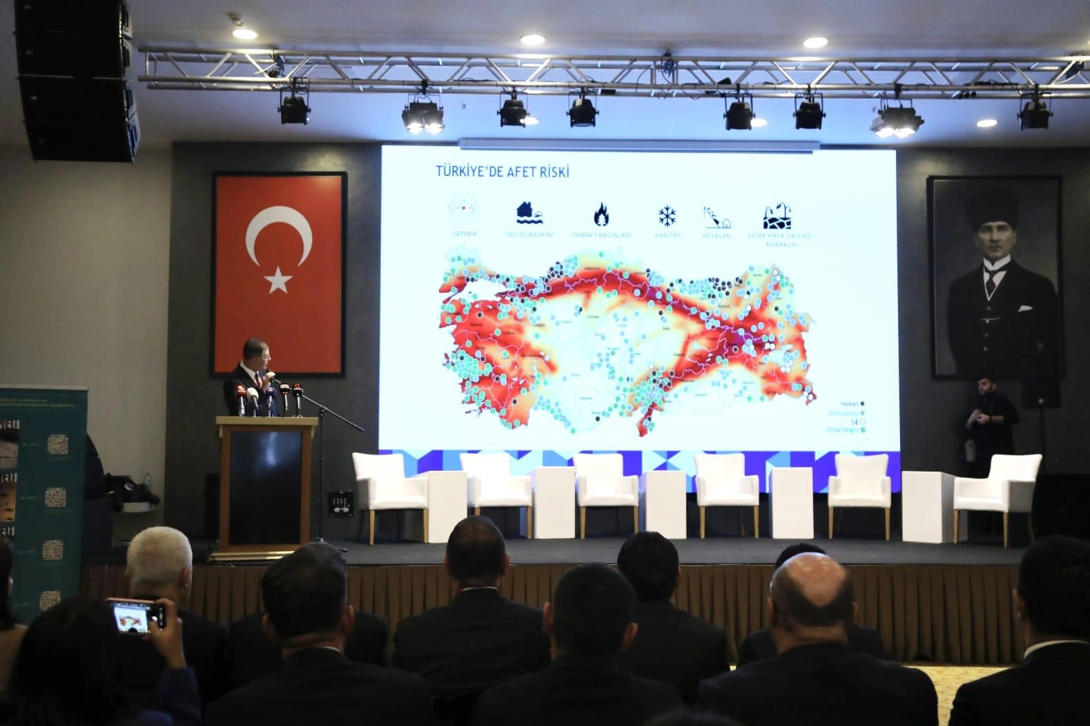 İzmir'de Başkan Tugay’dan afet yönetimi mesajı