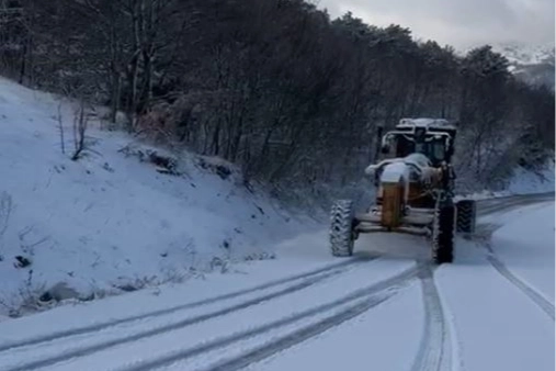 Bursa'da karla kaplı yollar Büyükşehir'le açılıyor