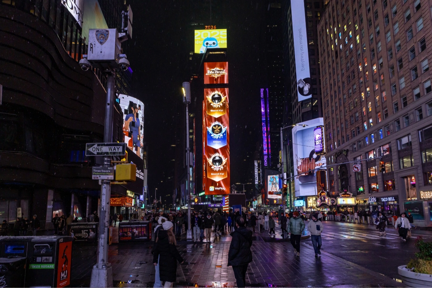 Gençlerin sosyal yaşamları globalleştiğinde: WePlay, Times Meydanı'nı aydınlatıyor