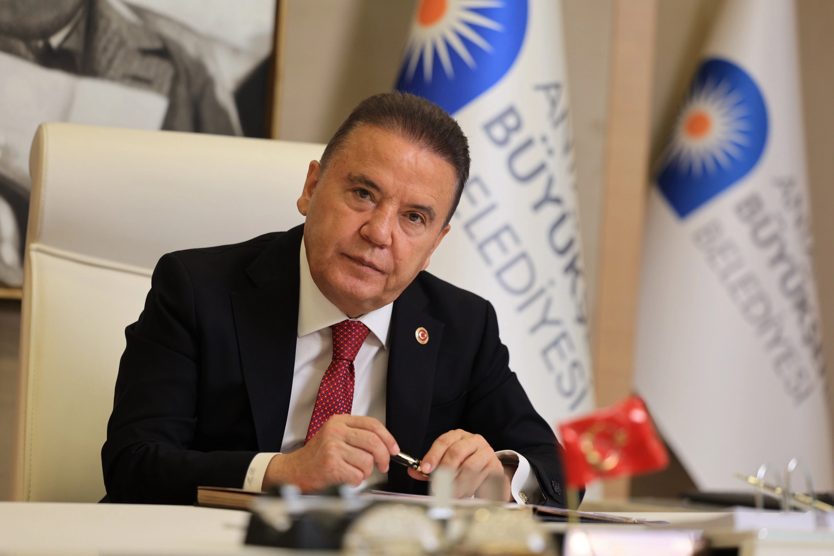 Muhittin Böcek hastaneye kaldırıldı