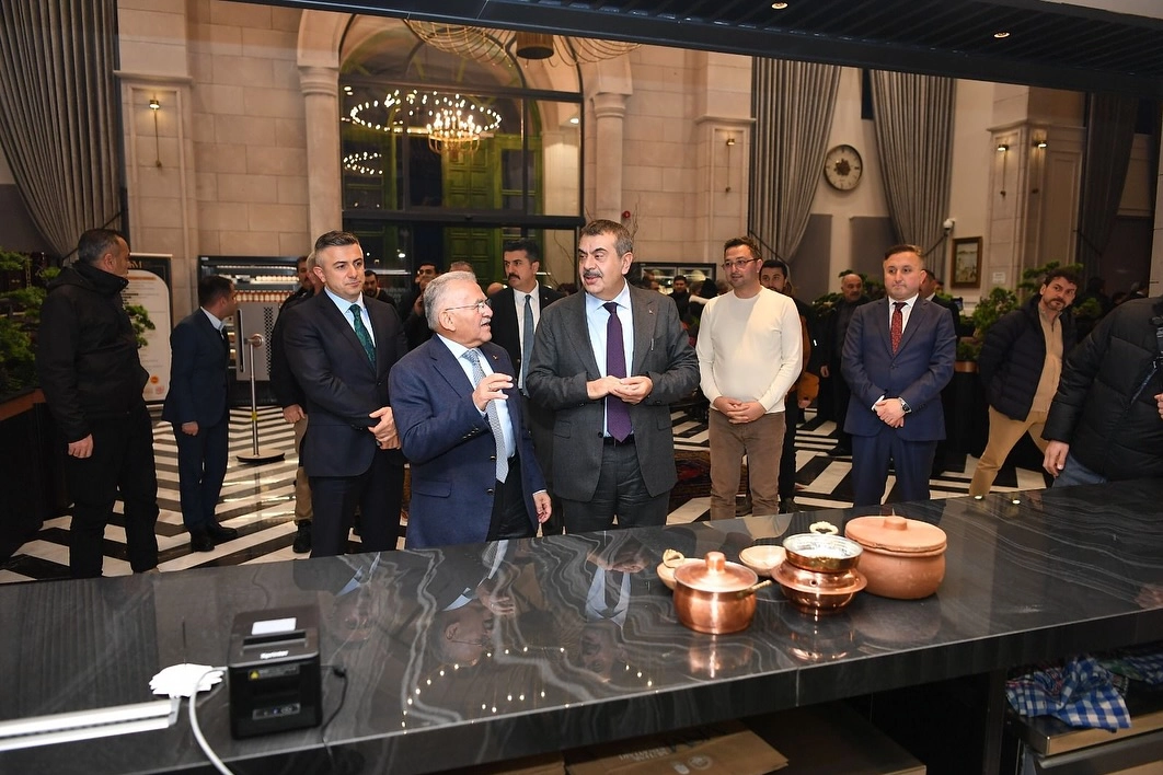 Yusuf Tekin'den Mutfak Sanatları Merkezi'ne övgü