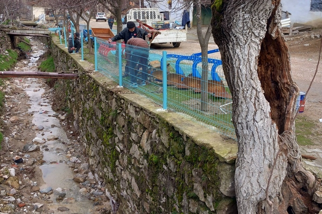 Manisa'da tehlike arz eden dereler güvenli hale getiriliyor