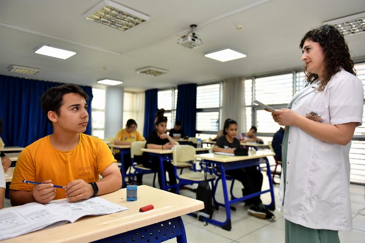 Antalya’da Muratpaşa Belediyesi’nin destek eğitim kurs merkezleriyle LGS’ye hazırlanan 111