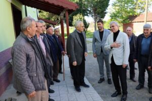 Sakarya’da Karakamış ve Karadere mahallerini ziyaret eden Büyükşehir Belediye Başkanı