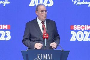 CHP Genel Başkan Yardımcısı Faik Öztrak, seçimin en kritik aşamasında