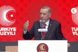 Cumhurbaşkanı Erdoğan, 14 Mayıs seçimlerinde millete dergi kapaklarından ayar verilemeyeceğini