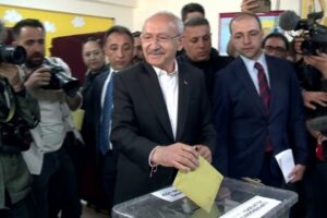 Millet İttifakı Cumhurbaşkanı adayı Kemal Kılıçdaroğlu, Ankara’da oyunu kullanması sonrasında