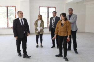 Erciyes Üniversitesi (ERÜ) Rektörü Prof. Dr. Fatih Altun, kampüs içerisinde