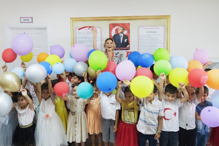 Gülben Ergen’in kurucusu ve başkanı olduğu Çocuklar Gülsün Diye Derneği,