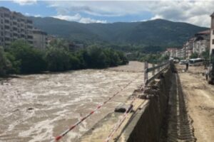 Batı Karadeniz’deki sel felaketinden etkilenenlerin prim ödemeleri 1 yıl ertelendi.