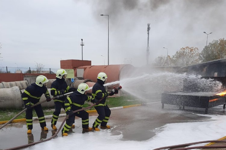 Kocaeli Büyükşehir Belediyesi İtfaiye Dairesi Başkanlığı ekipleri, işletmelerin acil durum