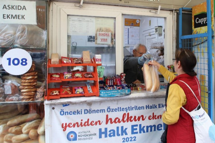 Antalya Büyükşehir Belediyesi’nin Döşemealtı’nda kurduğu EKDAĞ Halk Ekmek Fabrikası bir