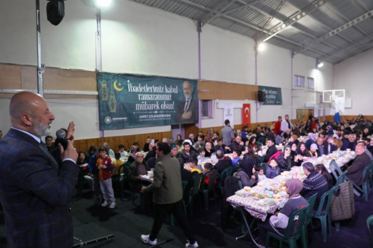 Farklı mahallelerde düzenlediği iftar