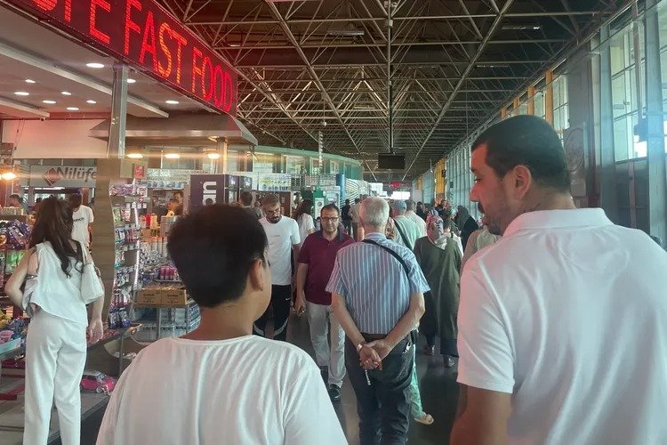 Haftanın bitimi ile birlikte Bursa’da terminal yoğunluğu başladı. Bazı vatandaşlar