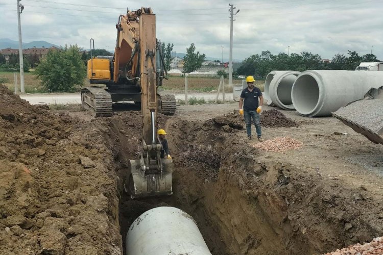 Kocaeli Büyükşehir Belediyesi, Kartepe ilçesi İnönü Caddesi’nde yağmursuyu hattı yapımına