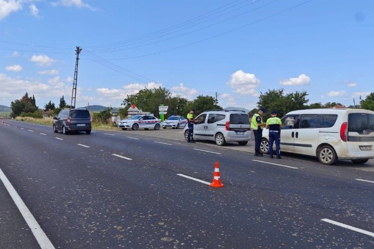 Edirne’nin Keşan ilçesinde Jandarma’dan trafik denetimleri devam ediyor. Erdoğan DEMİR