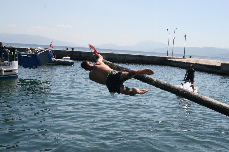 Bursa’nın Mudanya ilçesinde Kabotaj Kanunu’nun 98’inci yıl dönümü coşkuyla kutlandı.