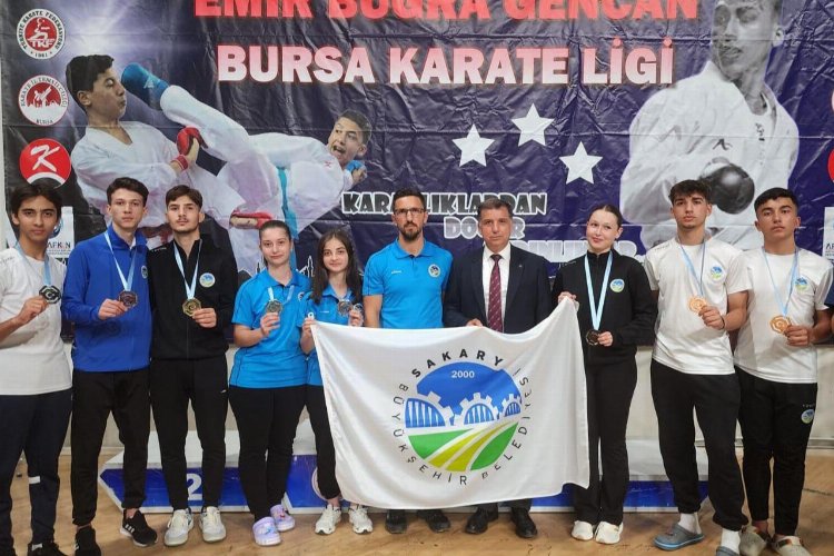 Büyükşehir Belediyesi’ninkarate takımı sporcularıBursa Ligi Emir Buğra Gencan Karate Turnuvası’na