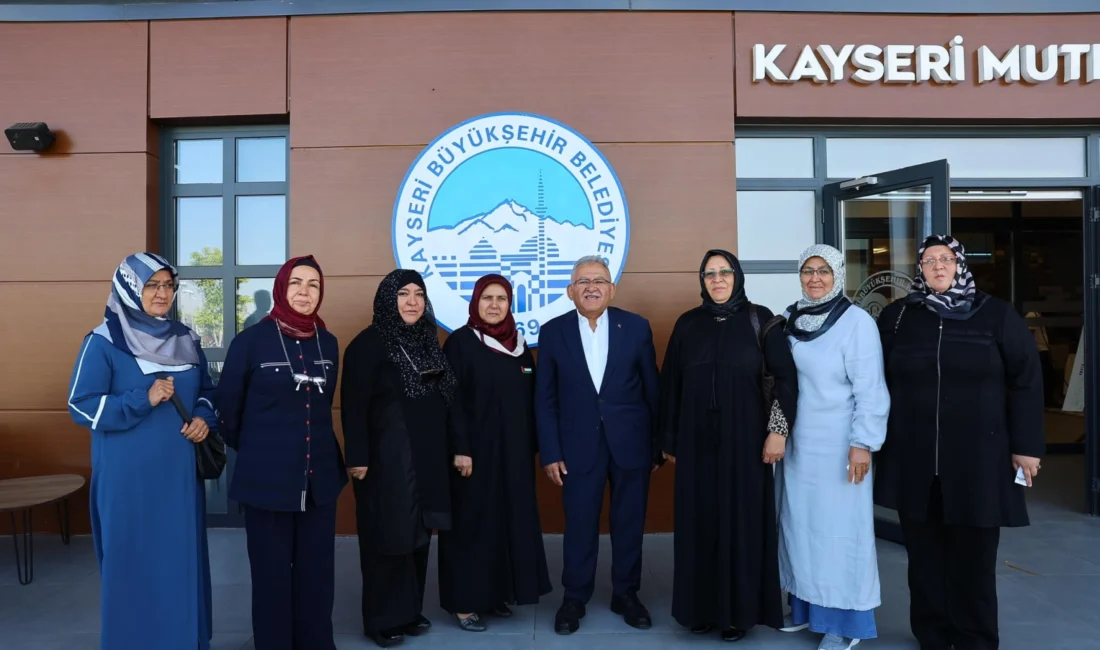 Kayseri Büyükşehir Belediye Başkanı Dr. Memduh Büyükkılıç, çeşitli sivil toplum