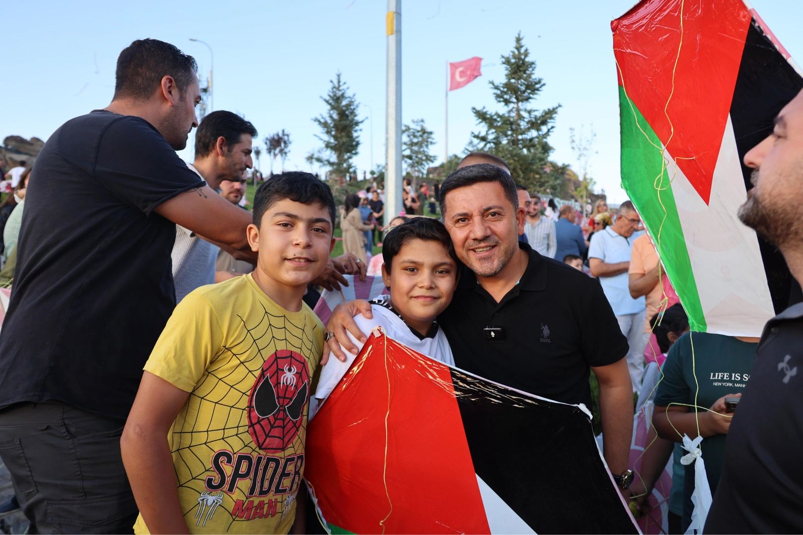 Nevşehir Belediyesi’nin Kayaşehir’de düzenlediği Uçurtma Şenliği renkli görüntülere sahne oldu.