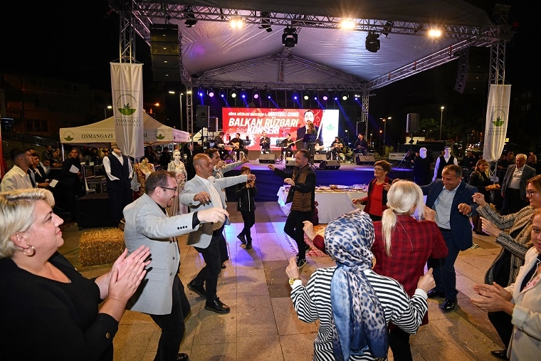 Bursa’da Osmangazi Belediyesi, düzenlediği mahalle konserleri ile yurttaşların sanatla bağını