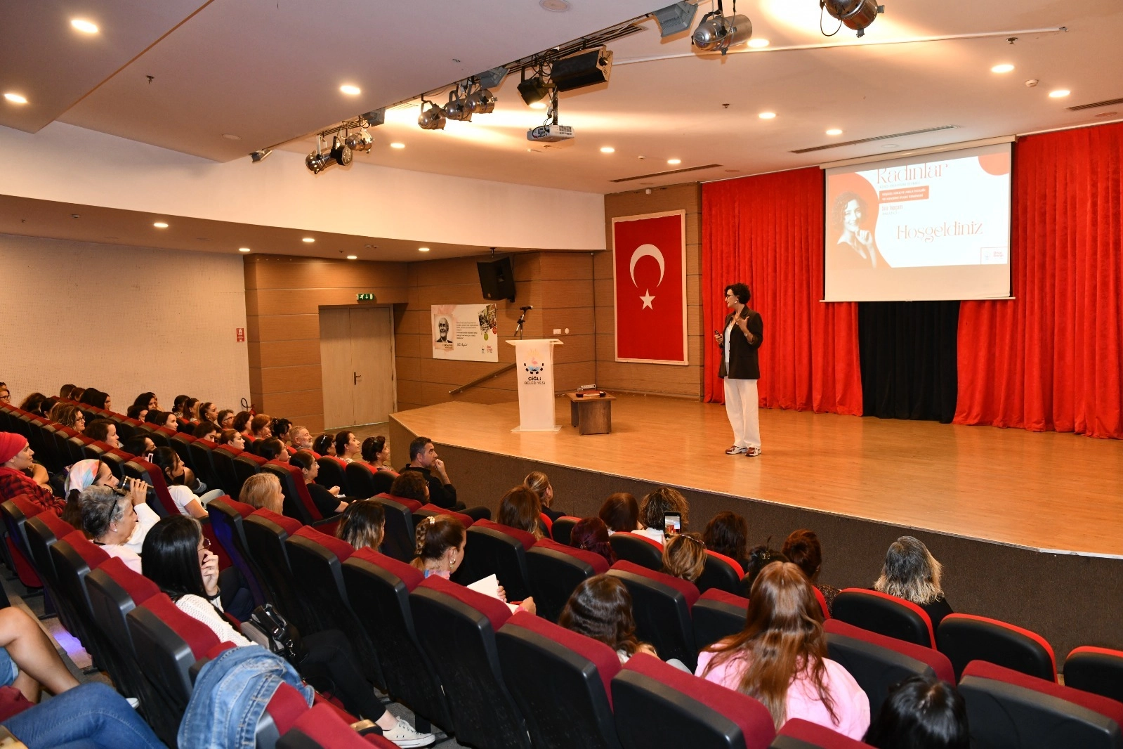 Çiğli Belediyesi tarafından düzenlenen interaktif seminerde Eğitmen ve Hikaye Anlatıcısı