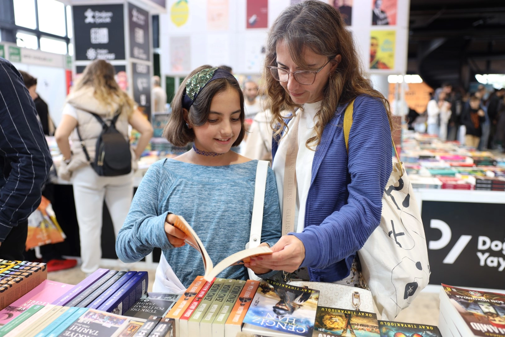 Geçen yıl geldiği fuarda yanlışlıkla çantasına fazladan kitap konulan Melis’in