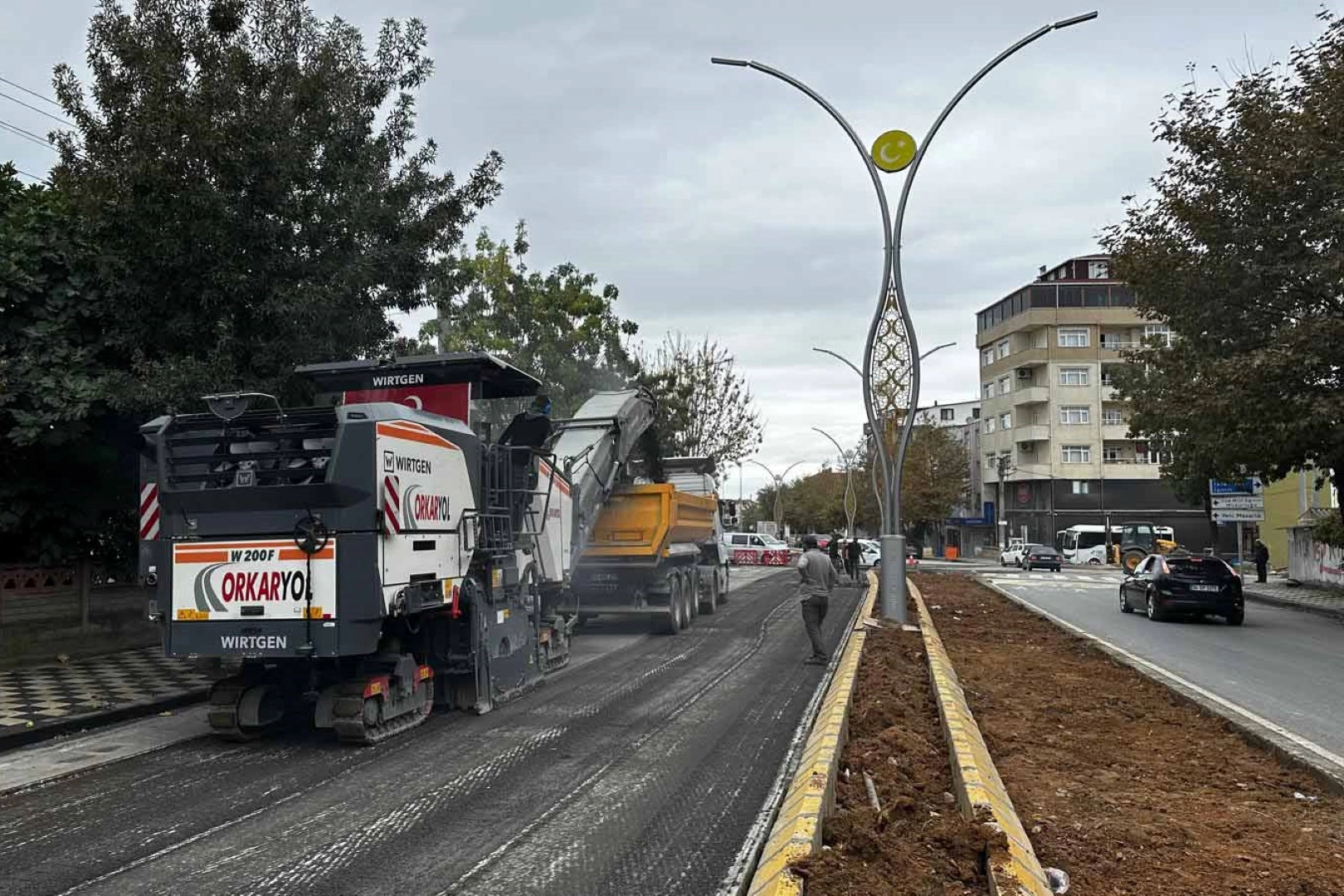 Kocaeli Büyükşehir ekipleri Darıca Sırasöğütler Mahallesi’nde Atatürk ve Battal Gazi