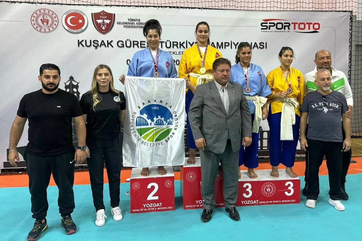 Sakarya Büyükşehir Belediyesi Judo sporcusu Ece Zurnacı, Yozgat’ta düzenlenen Büyükler