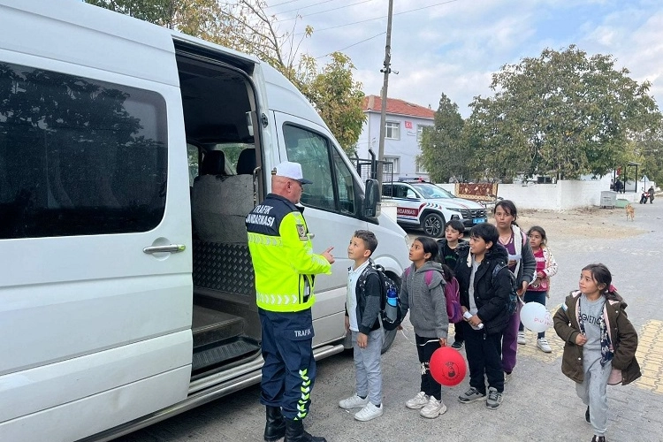 Edirne İl Jandarma Komutanlığı Trafik Jandarma ekipleri, taşımalı eğitim gören