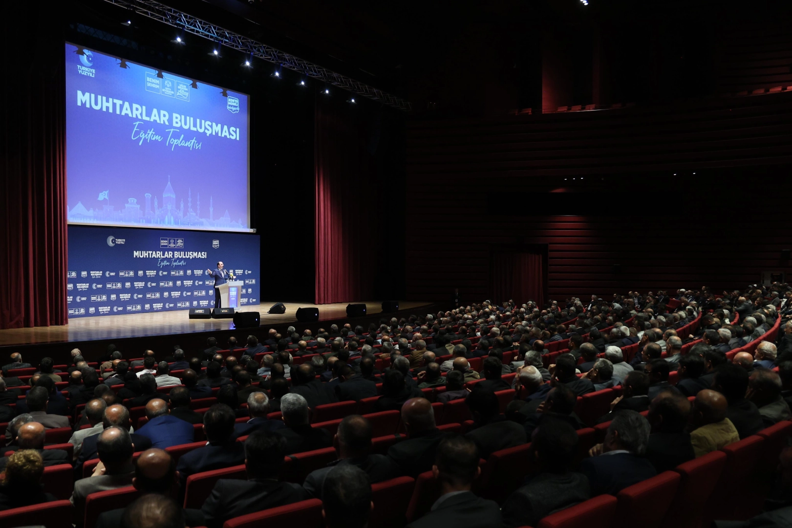 Konya Büyükşehir Belediyesi, 31 ilçedeki muhtarların katılımıyla eğitim programı düzenledi.