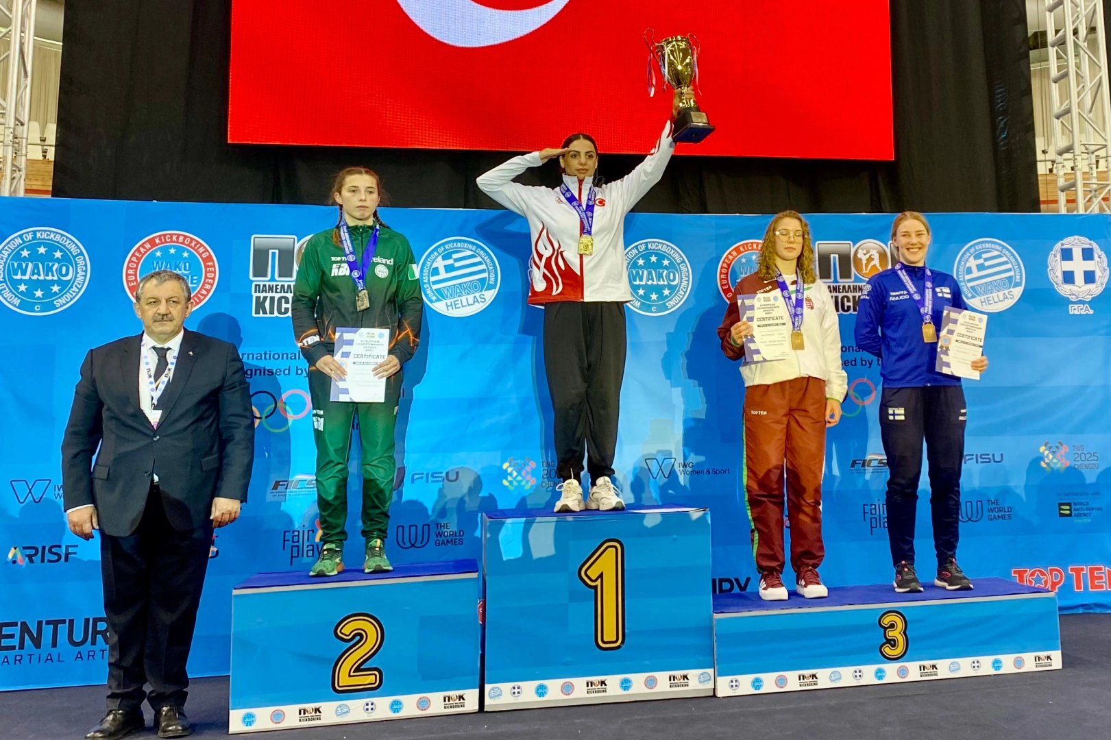 Yunanistan’da gerçekleştirilen Avrupa Kick Boks Şampiyonası’nda kahraman kadın subaylarımız ülkemize