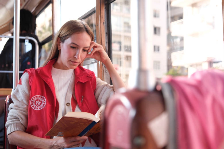 Antalya Büyükşehir Belediyesi Nostalji Tramvayı, “Kitap Okuma Halkaları” etkinliğine ev