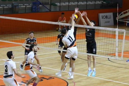 Bursa’da İnegöl Belediyespor voleybol takımı, TVF 2. Lig 13. Hafta