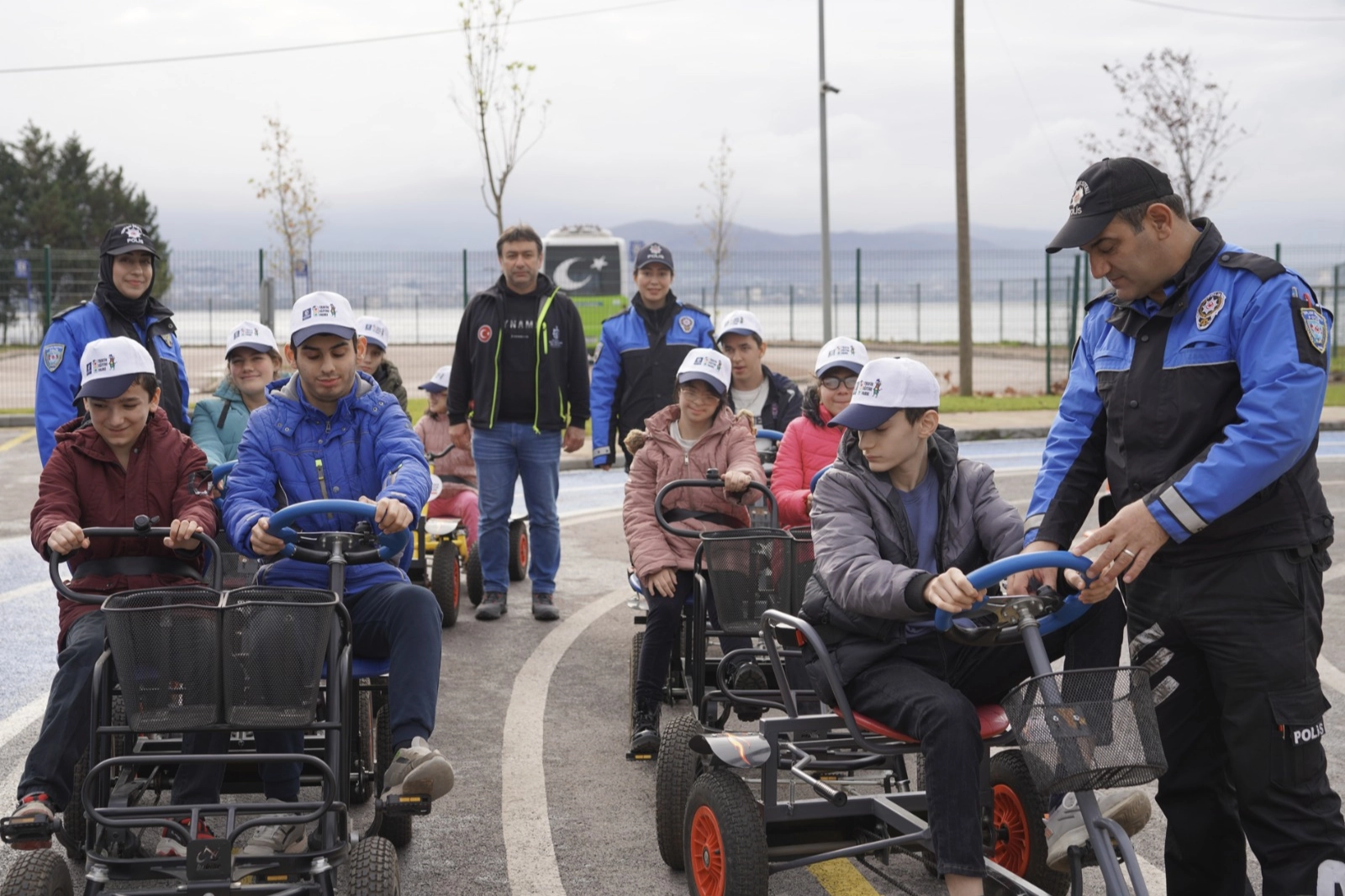 Kocaeli’de özel bireyler, trafikte güvenli bir şekilde hareket etmeyi deneyimlemek