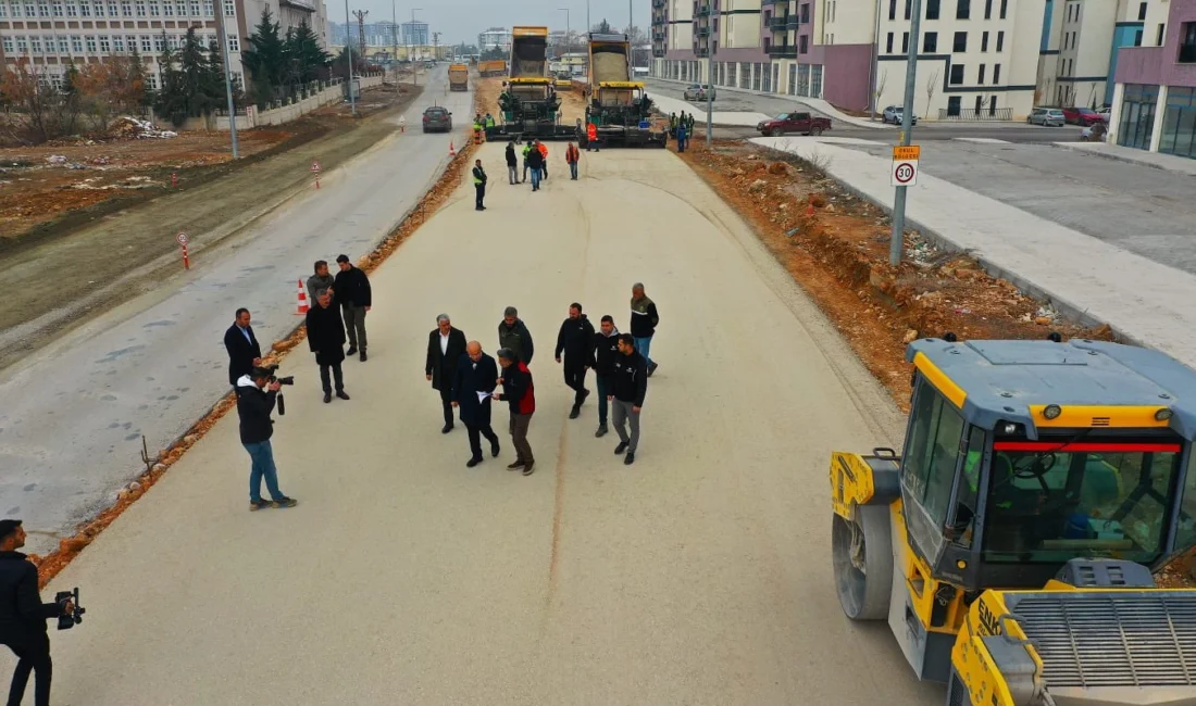 Malatya Büyükşehir Belediyesi, şehrin dört bir yanından yürüttüğü yol bakım,