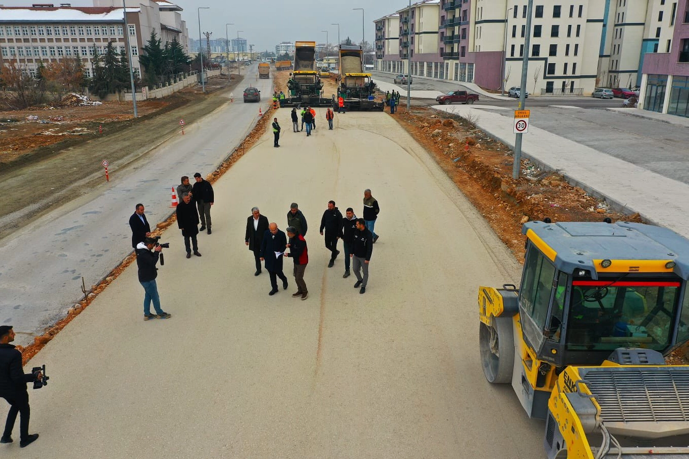 Malatya Büyükşehir Belediyesi, şehrin dört bir yanından yürüttüğü yol bakım,