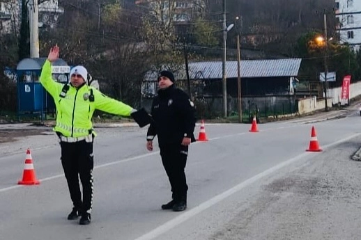 Bilecik İl Emniyet Müdürlüğü Trafik Denetleme Şube Müdürlüğü ekipleri sürücülerin