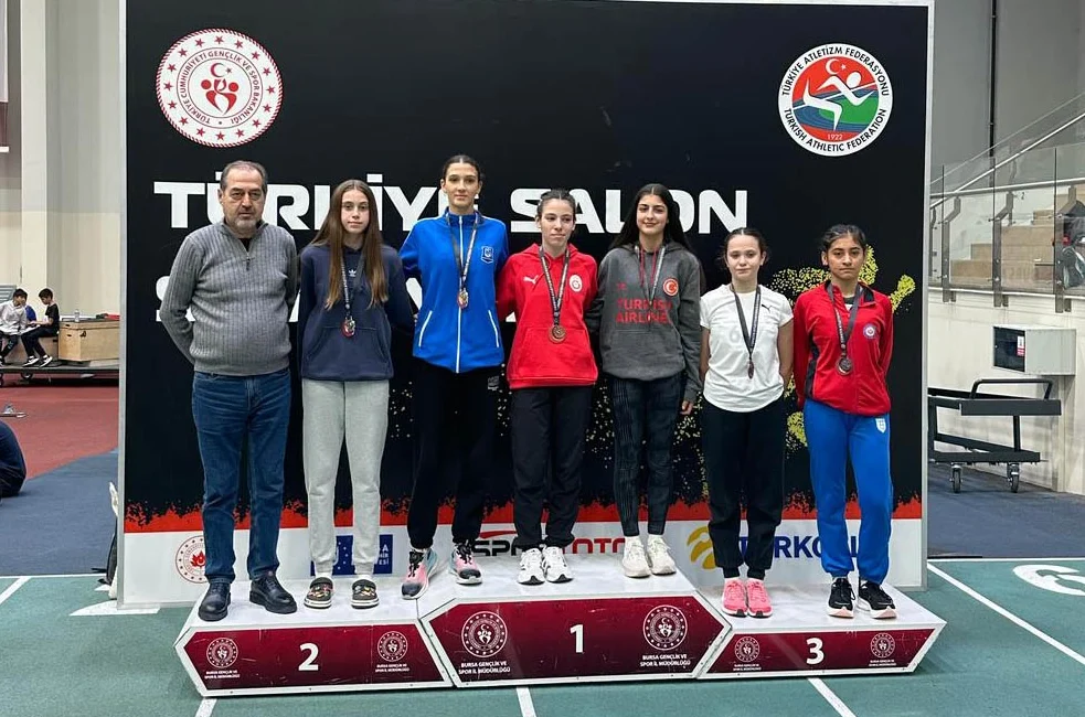 Sakarya Büyükşehir Belediyesi atletizm takımından 5 sporcu Bursa’da düzenlenen U16