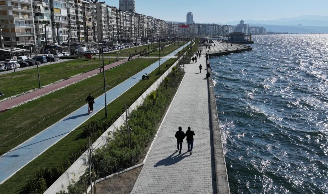 İzmir Büyükşehir Belediye Başkanı Dr. Cemil Tugay’ın Kordon’da su taşkınlarını